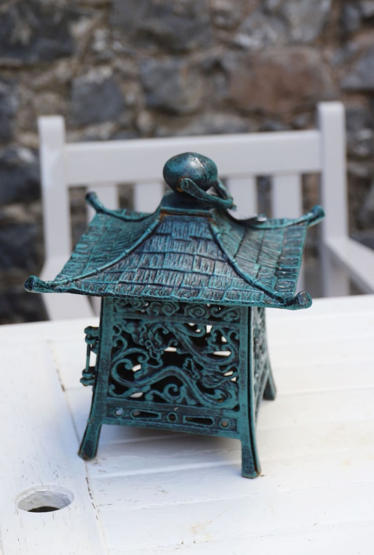 PAGODA-STYLE GARDEN LANTERN (1 of 2)