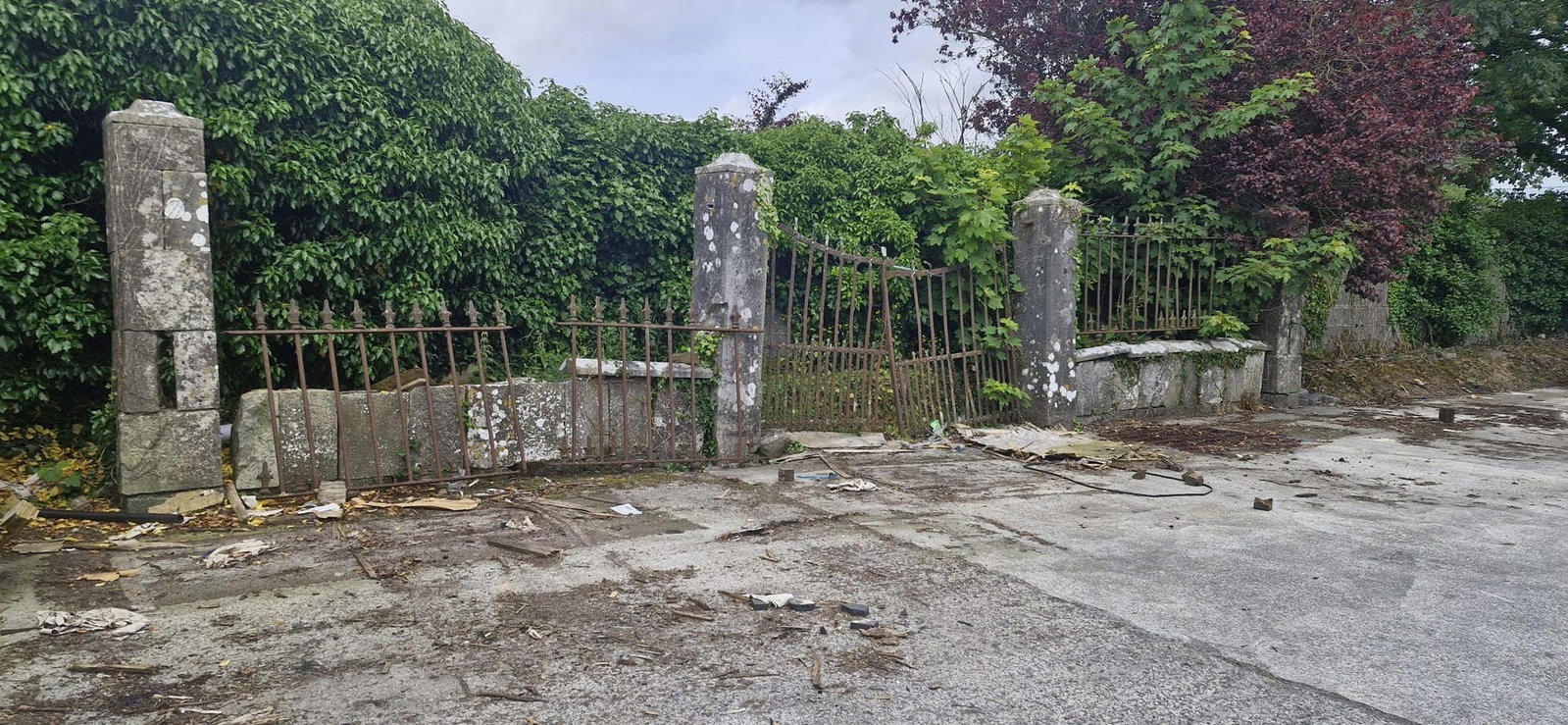19TH-CENTURY LIMESTONE ESTATE ENTRANCE (1 of 1)