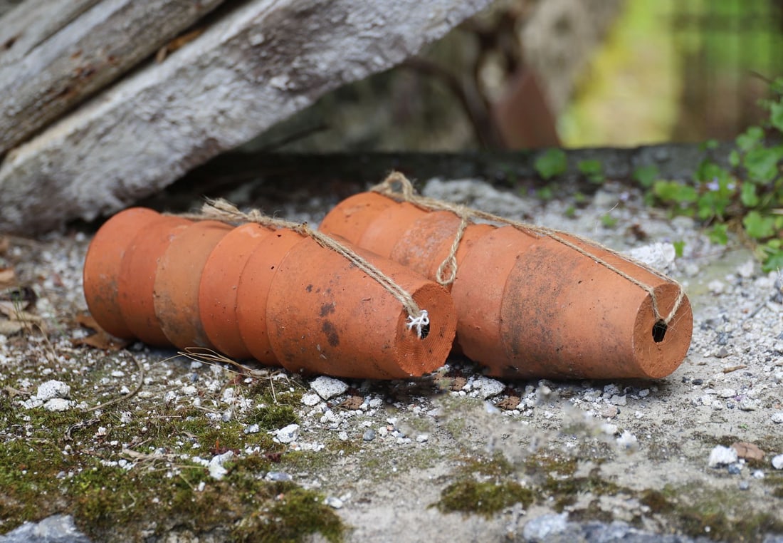 TWO BUNDLES OF TERRACOTTA FLOWER POTS (1 of 1)