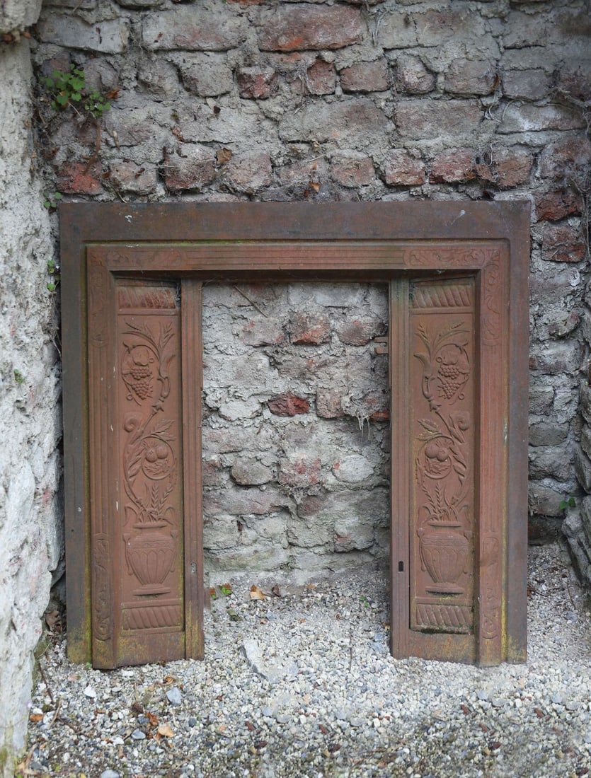 VICTORIAN CAST IRON FIREPLACE INSERT (1 of 2)