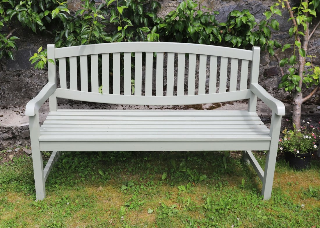 CONTEMPORARY PAINTED HARDWOOD GARDEN BENCH: with ovoid raised back and latted seat.