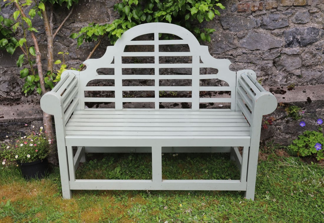PAINTED WOODEN LUTYENS-STYLE GARDEN BENCH (1 of 2)