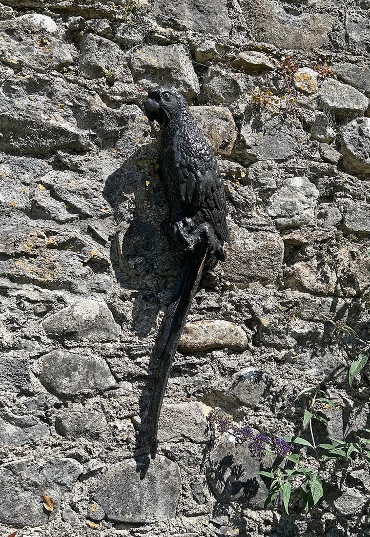 PAIR OF WALL-MOUNTED CAST IRON PARROTS (1 of 3)
