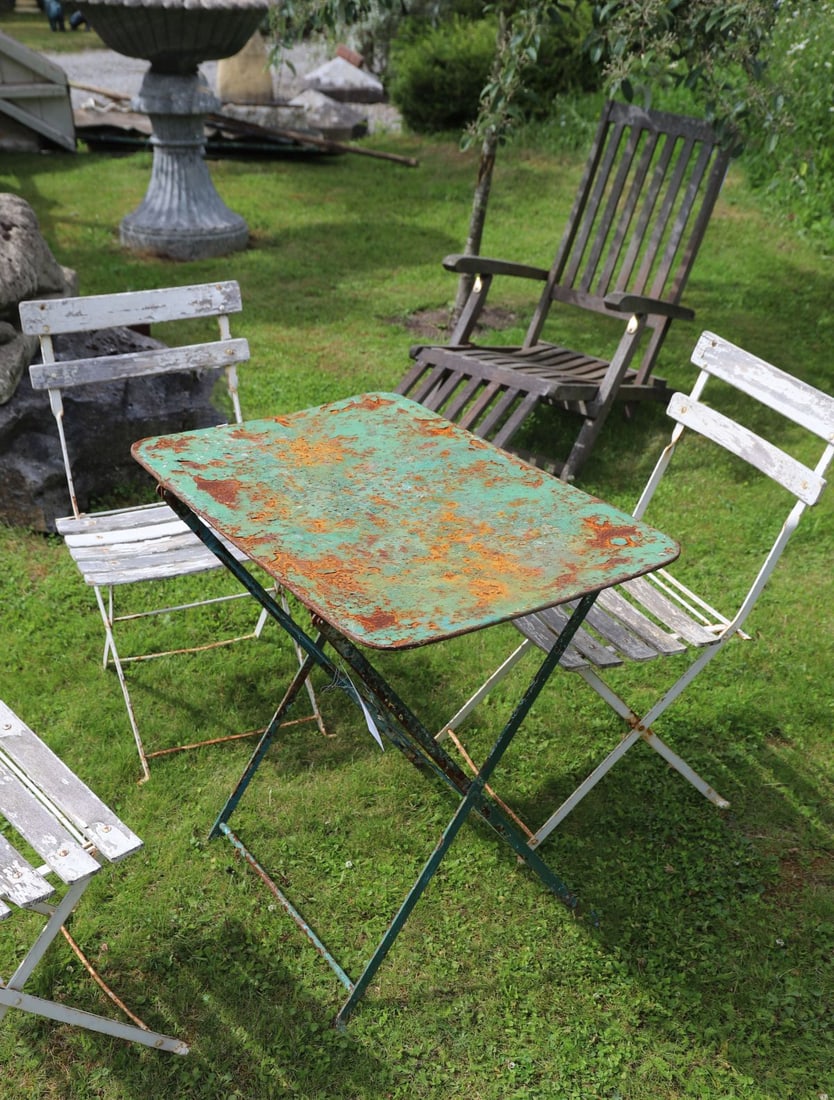 VINTAGE WEATHERED FOLDING BISTRO GARDEN TABLE (1 of 2)