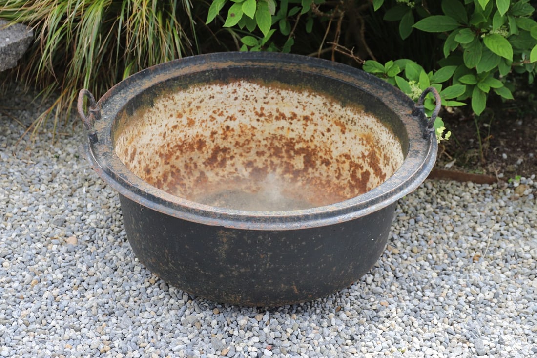 19TH-CENTURY CAST IRON FAMINE POT (1 of 4)