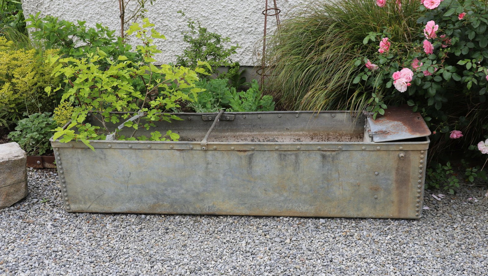 20TH-CENTURY GALVANISED RIVETED GARDEN TROUGH (1 of 3)