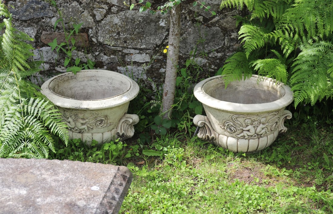PAIR OF COMPOSITE STONE JARDINI?RES (1 of 3)