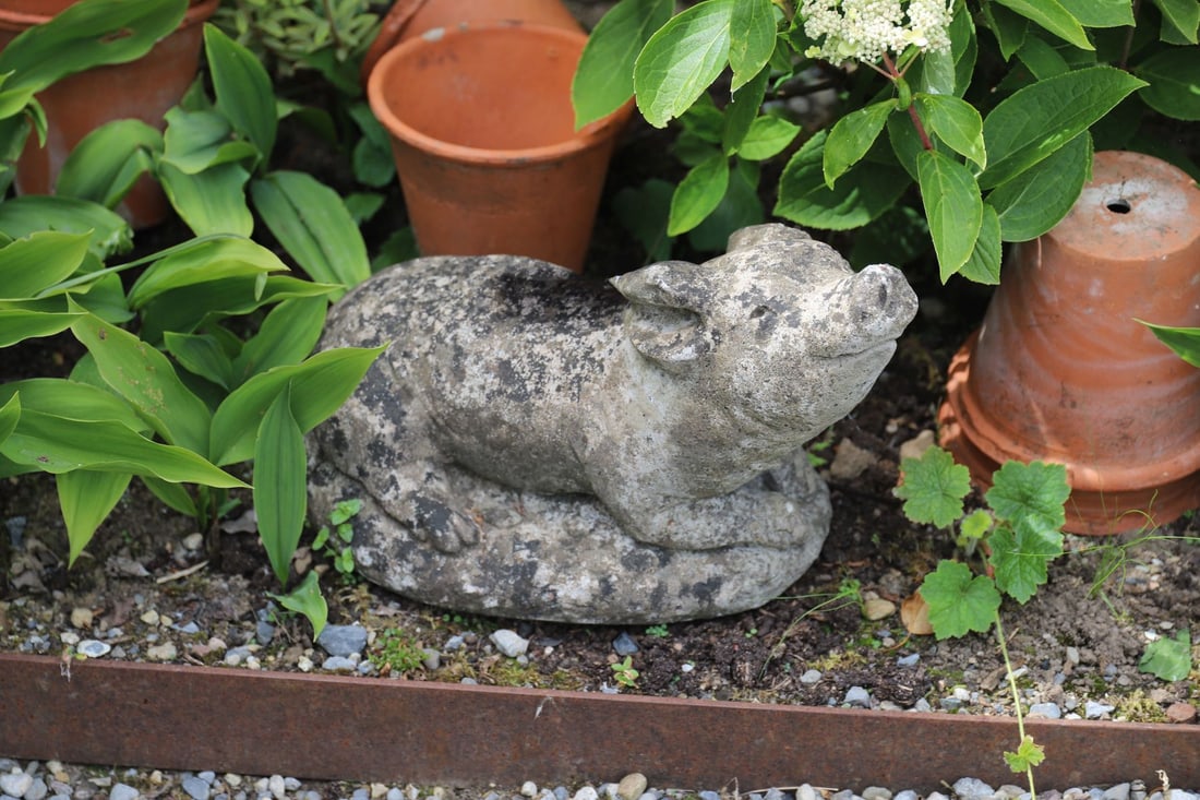 COMPOSITE STONE PIGLET GARDEN ORNAMENT (1 of 2)
