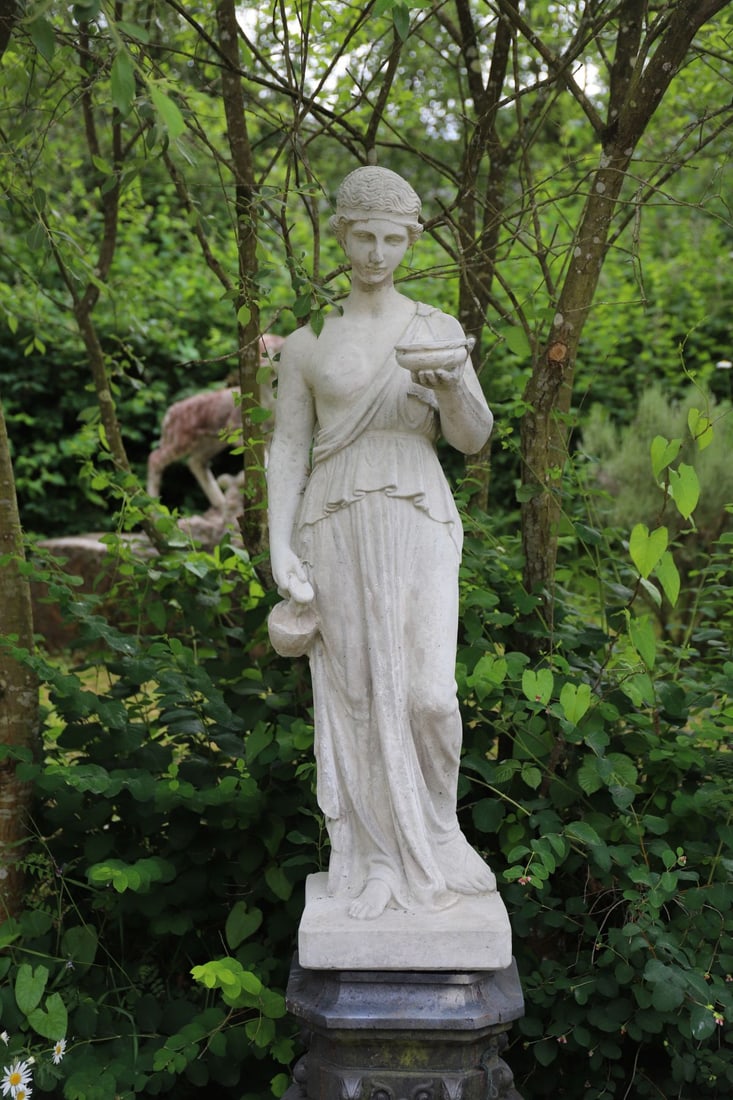 CLASSICAL-STYLE FIGURAL GARDEN STATUE (1 of 2)
