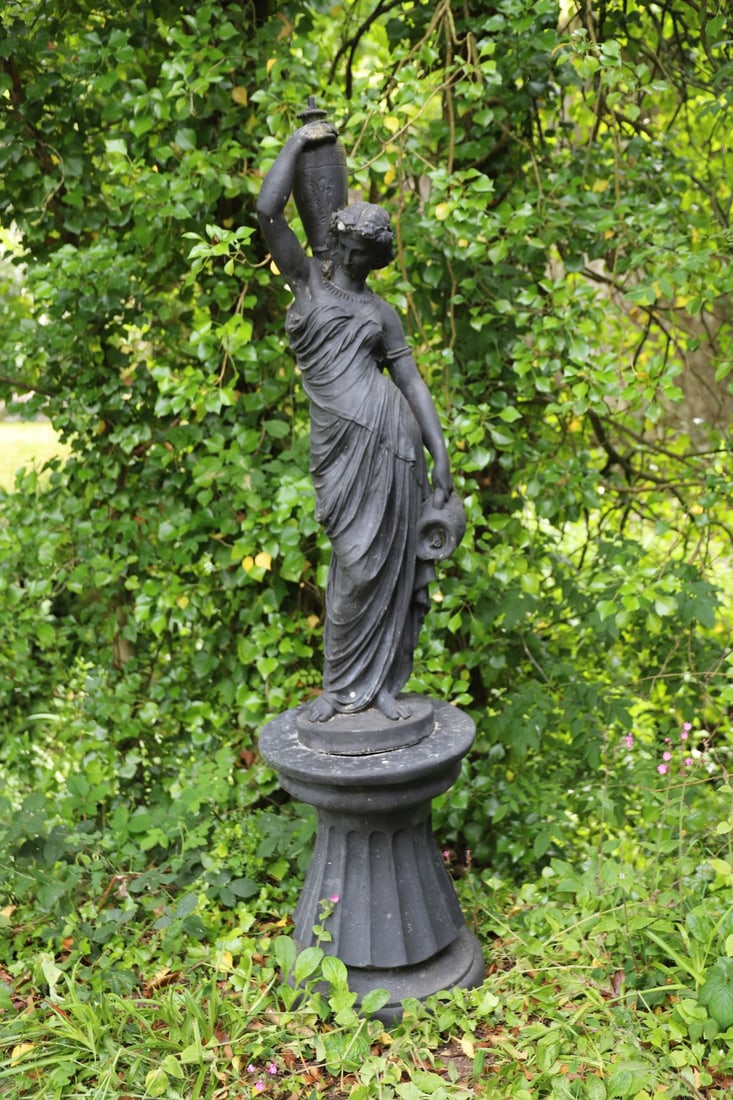 CLASSICAL FEMALE FIGURE GARDEN STATUE (1 of 3)