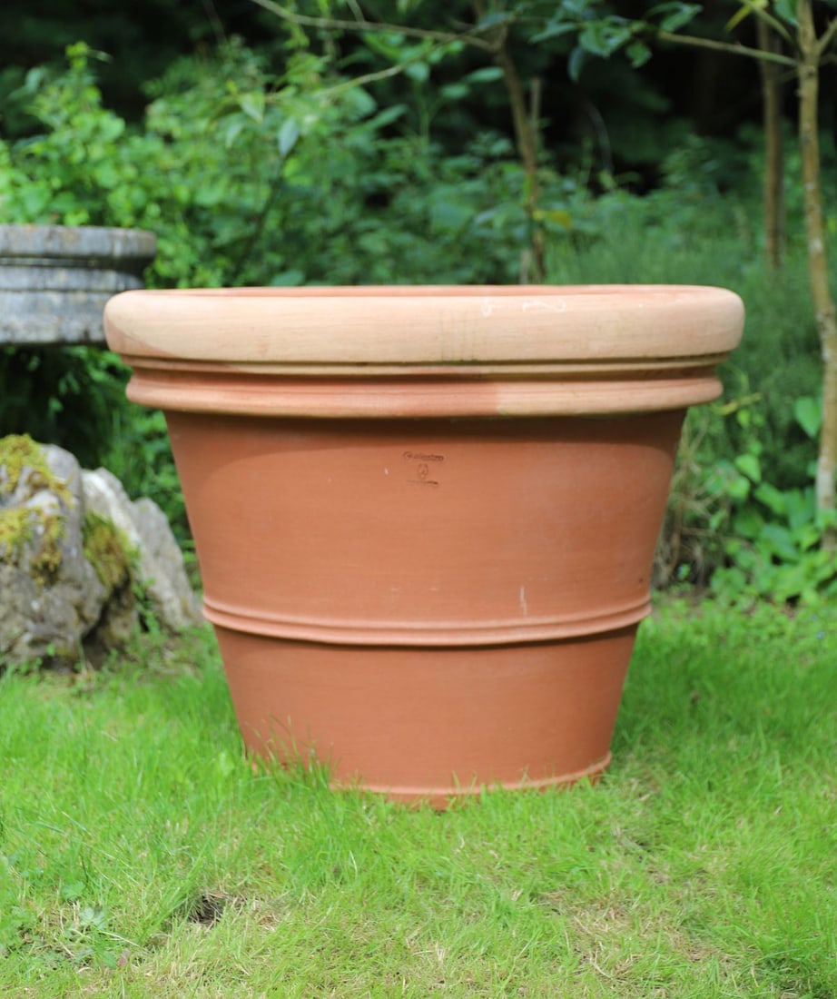 LARGE TERRACOTTA GARDEN PLANTER (1 of 3)