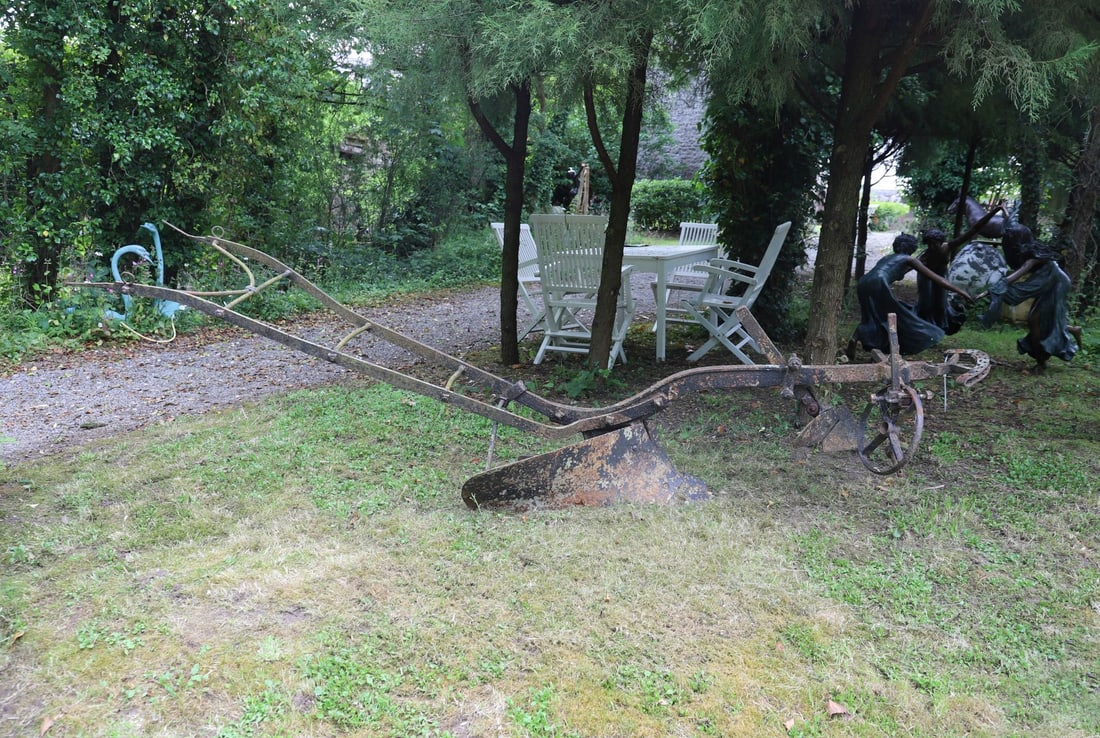 CAST IRON PLOUGH (1 of 3)