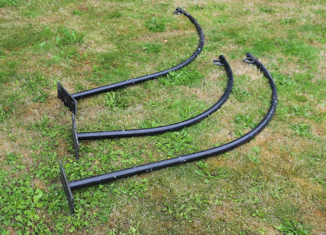 THREE LARGE WROUGHT IRON HANGING BASKET BRACKETS (1 of 3)