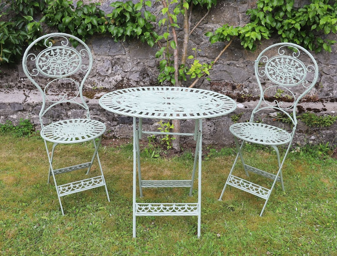 METAL PATIO TABLE (1 of 5)