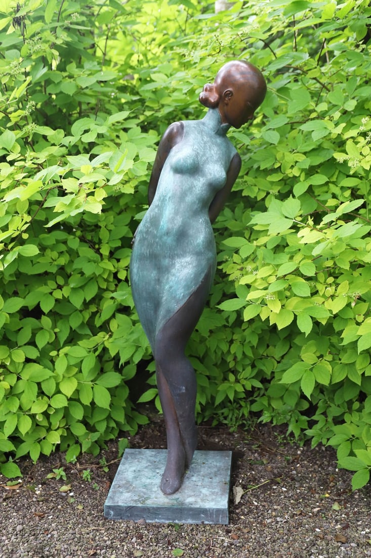 BRONZE ART DECO STYLE FIGURE OF A LADY (1 of 3)