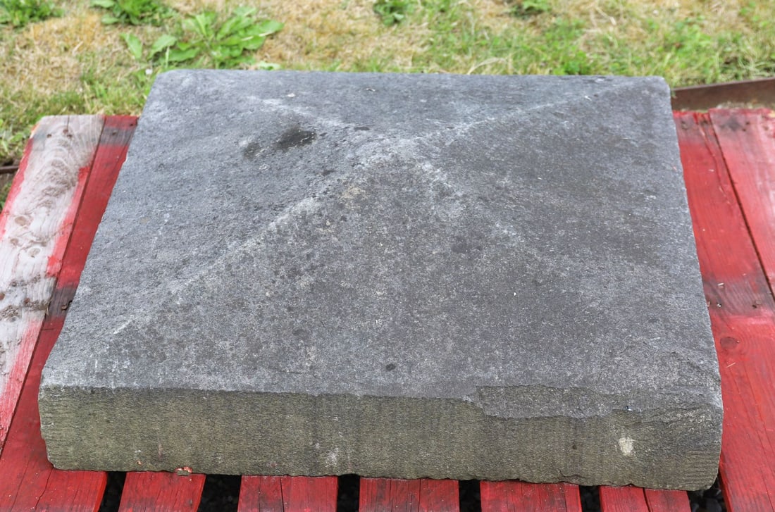 LARGE SQUARE LIMESTONE PIER CAP (1 of 2)