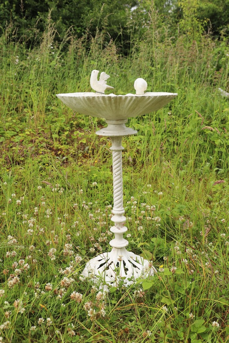 CAST IRON GARDEN BIRDBATH (1 of 3)