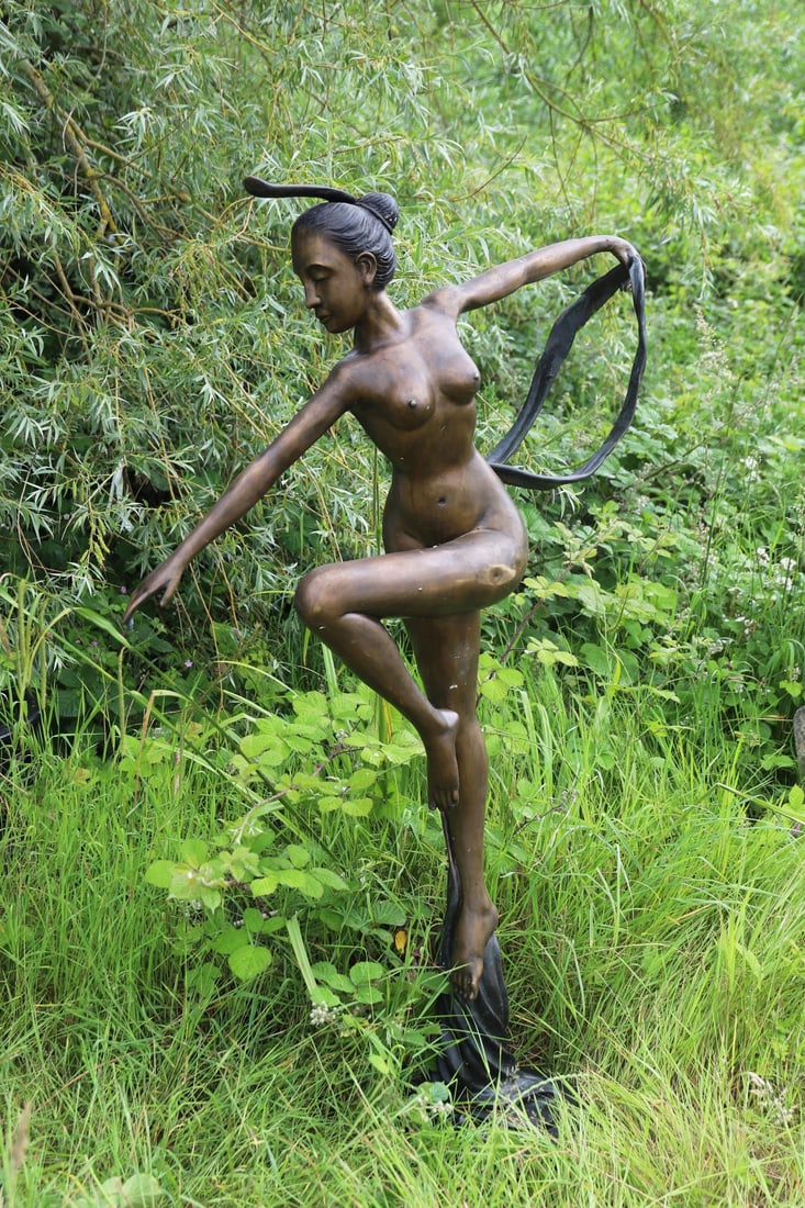 CONTEMPORARY BRONZE GARDEN SCULPTURE (1 of 4)