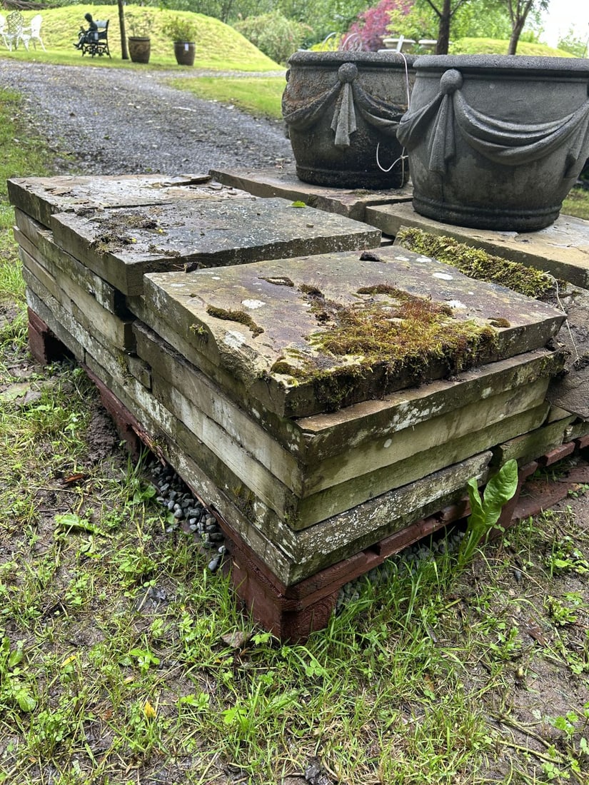 APPROXIMATELY FIVE SQUARE METRES OF STONE FLAGS (1 of 1)
