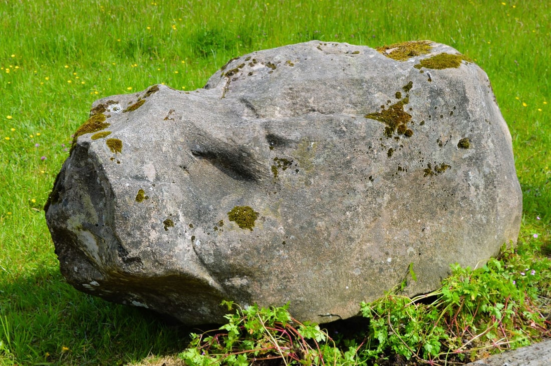 DECORATIVE NATURALISTIC SCULPTURAL PET BOULDER (1 of 4)