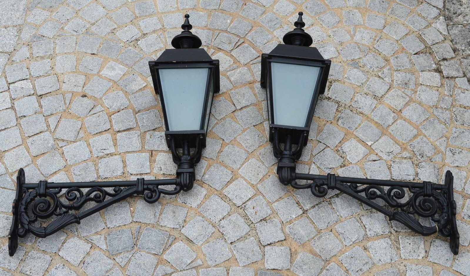 PAIR OF VICTORIAN STYLE CAST IRON WALL LIGHTS (1 of 3)