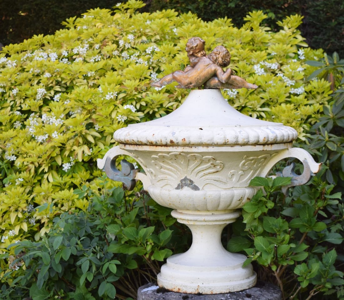 GEORGIAN CAST IRON GARDEN URN CENTREPIECE (1 of 2)