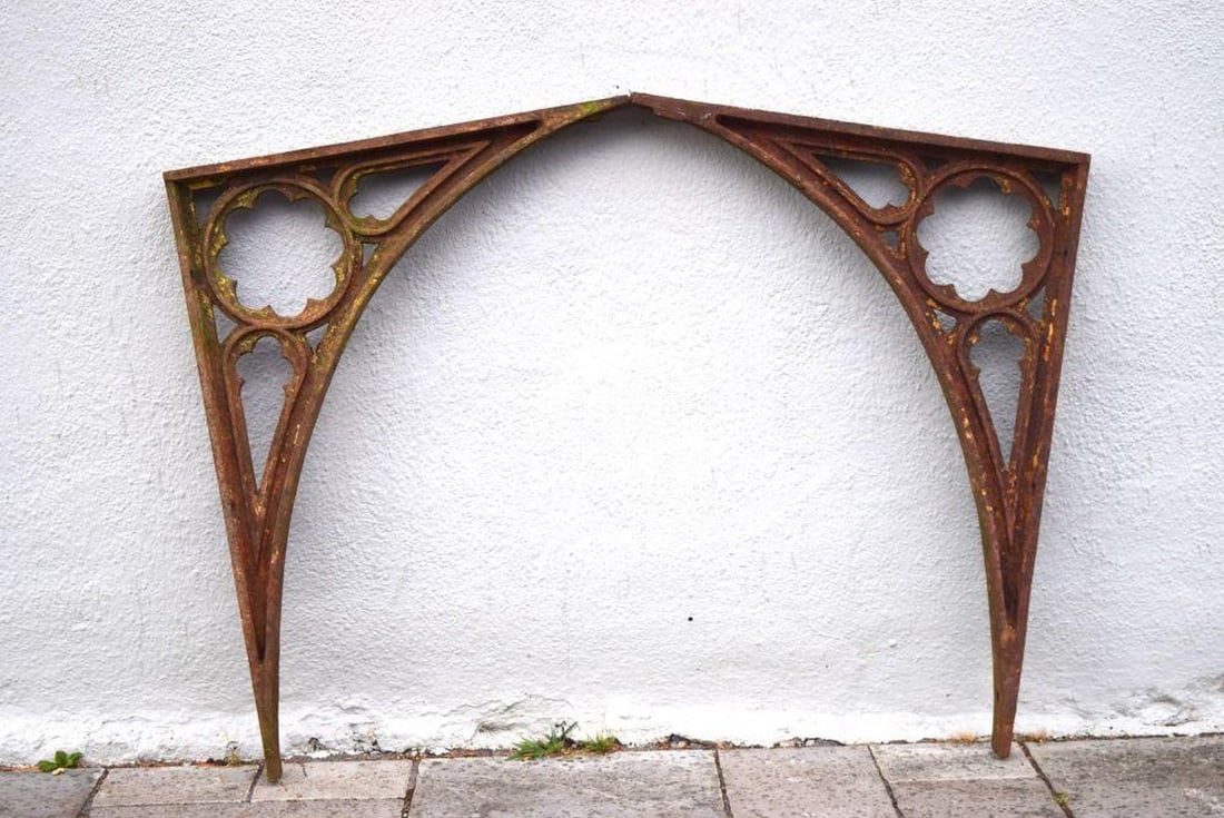 2 CAST IRON RAILWAY STATION BRACKETS SUPPORTS (1 of 3)
