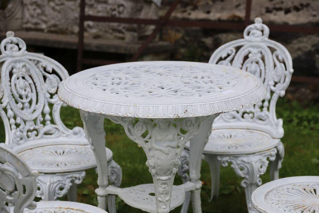 ROCOCO STYLE HEAVY CAST IRON GARDEN TABLE (1 of 2)