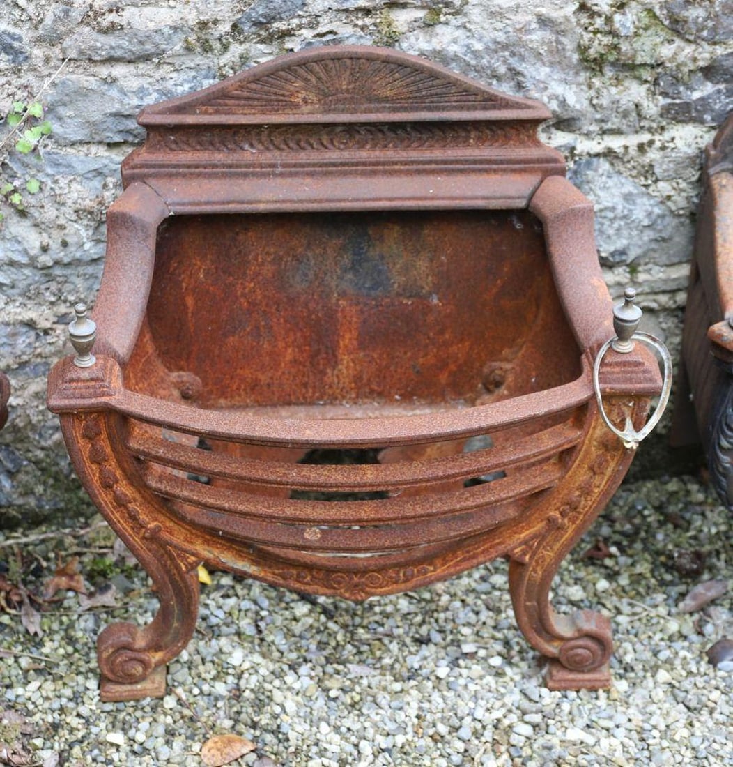 VICTORIAN CAST IRON FIRE GRATE (1 of 1)