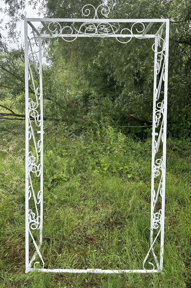 WROUGHT IRON GARDEN ARBOUR (1 of 1)