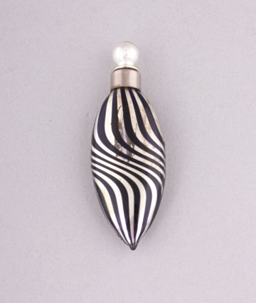 Art Deco glass scent bottle: Art Deco glass scent bottle