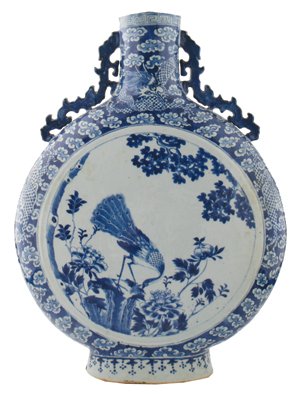 Chinese Qing period pair of blue and white moon flasks: Chinese Qing period pair of blue and white moon flasks with applied archaistic dragon handles, depicting on one side a soldier and courtesan, and on the other a peacock on rockwork 47 cm.