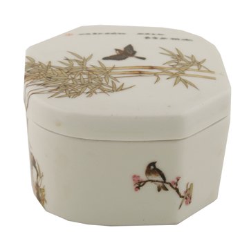 Chinese porcelain box and cover: Inscribed Republican