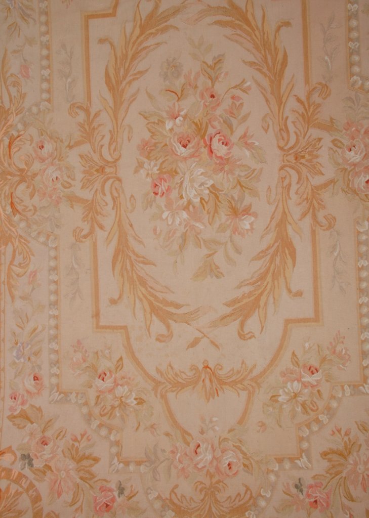 Aubusson carpet: Aubusson carpet 152 x 240 cm.