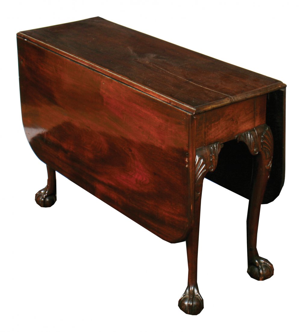 Irish eighteenth-century Chippendale drop leaf dining: Irish eighteenth-century Chippendale drop leaf dining table, circa 1760 103 cm. wide