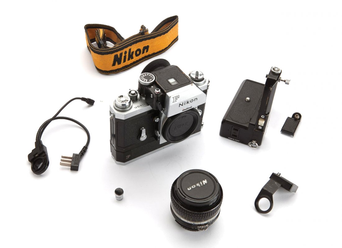 Nikon F camera and accessories: Nikon F camera and accessories in working order Worldwide shipping available on all items. Direct inquiries to shipping@sheppards.ie