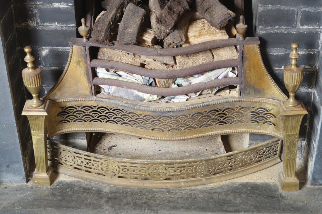 IRISH EIGHTEENTH-CENTURY BRASS FIRE BASKET (1 of 1)