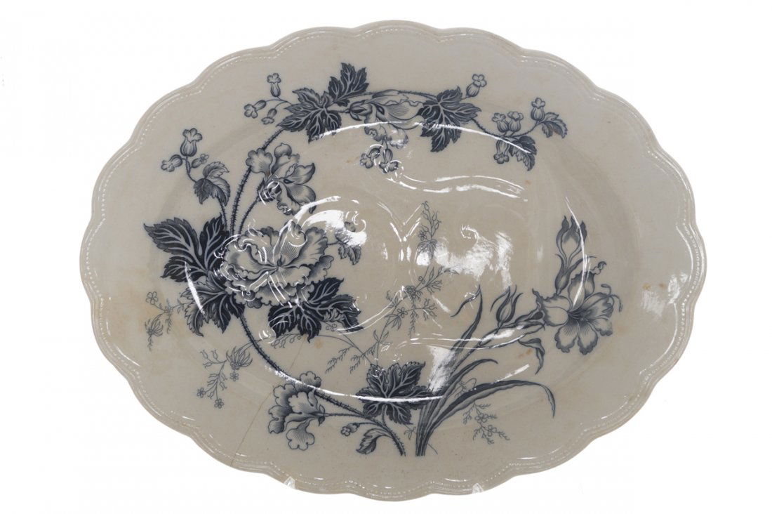 LARGE NINETEENTH-CENTURY BLUE AND WHITE MEAT PLATTER (1 of 2)