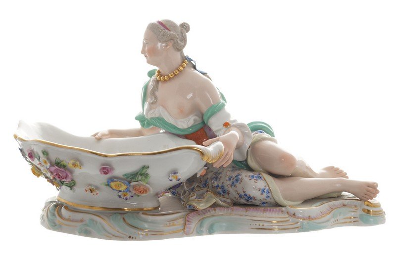 Pair of nineteenth-century Meissen salts (1 of 2)