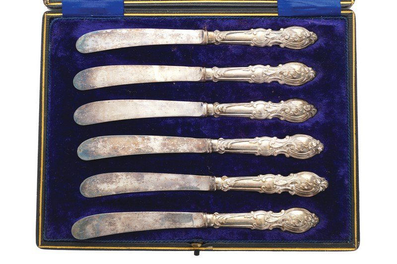 Set of silver handled fruit knives in case: Set of silver handled fruit knives in case Sheffield, circa 1900 Worldwide shipping available: shipping@sheppards.ie