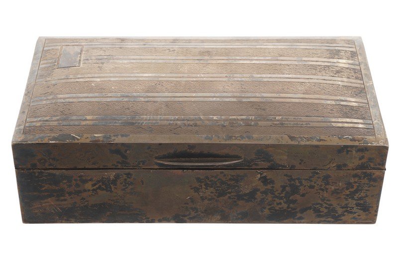 Early twentieth-century silver cigarette case (1 of 1)