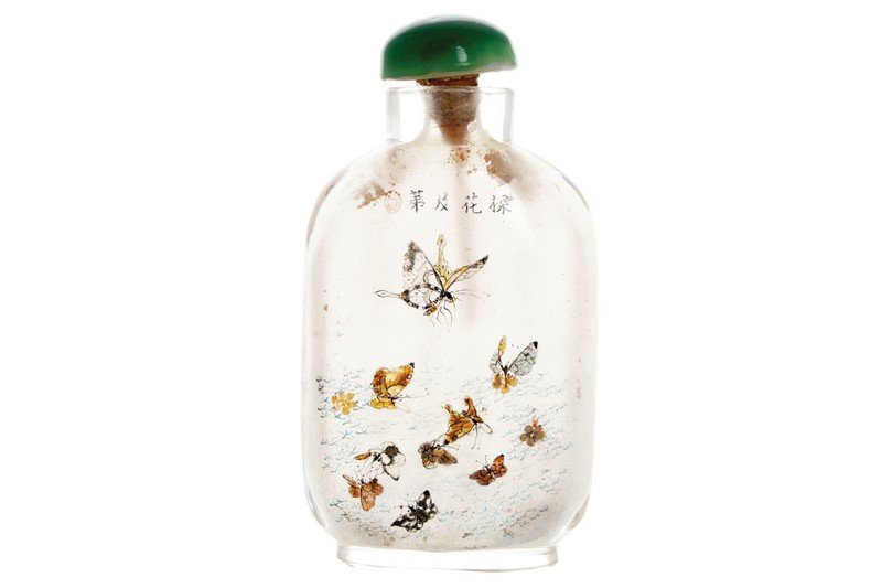 Chinese Qing period glass snuff bottle (1 of 2)