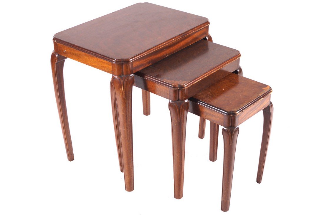 Queen Ann style burr walnut nest of three tables: Queen Ann style burr walnut nest of three tables each of rectangular form with serpentine corners, raised on cabriole legs Worldwide shipping available. All queries must be directed to shipping@sheppa