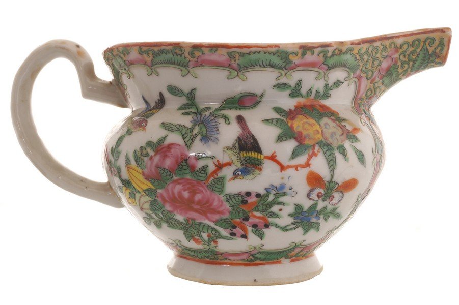 CHINESE FAMILLE ROSE QING PERIOD MANDARIN PATTERN: CHINESE FAMILLE ROSE QING PERIOD MANDARIN PATTERN SAUCEBOATnineteenth-centuryWorldwide shipping available. It is advisable to send shipping enquiries to shipping@sheppards.ie prior to 26 April 2016.18
