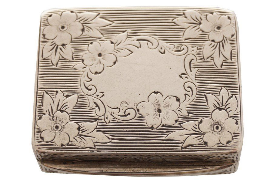 EDWARDIAN SILVER SNUFF BOX (1 of 2)