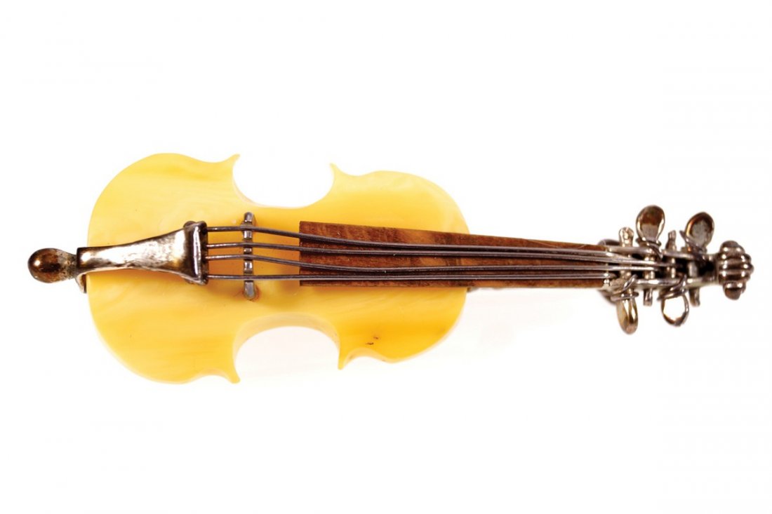 SILVER AND EGG YOLK AMBER BROOCH (1 of 1)