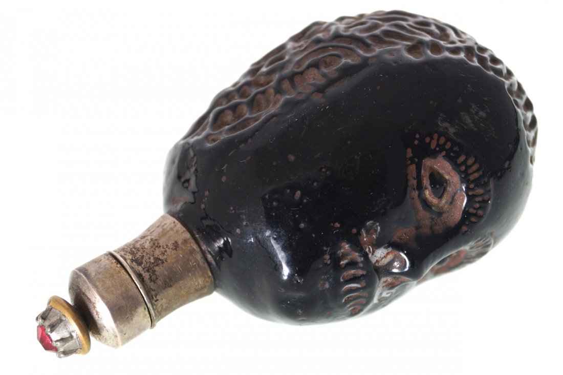 NINETEENTH-CENTURY SILVER MOUNTED MASK SNUFF BOTTLE (1 of 1)