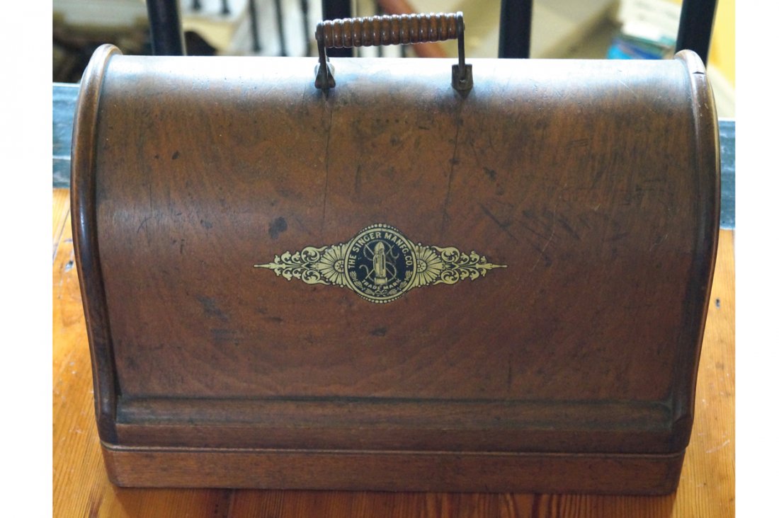 SINGER SEWING MACHINE: SINGER SEWING MACHINE