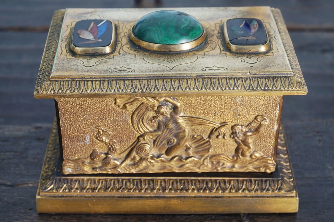 NINETEENTH-CENTURY FRENCH GILT BRONZE MALACHITE: NINETEENTH-CENTURY FRENCH GILT BRONZE MALACHITE and pietra dura inset jewellery casket