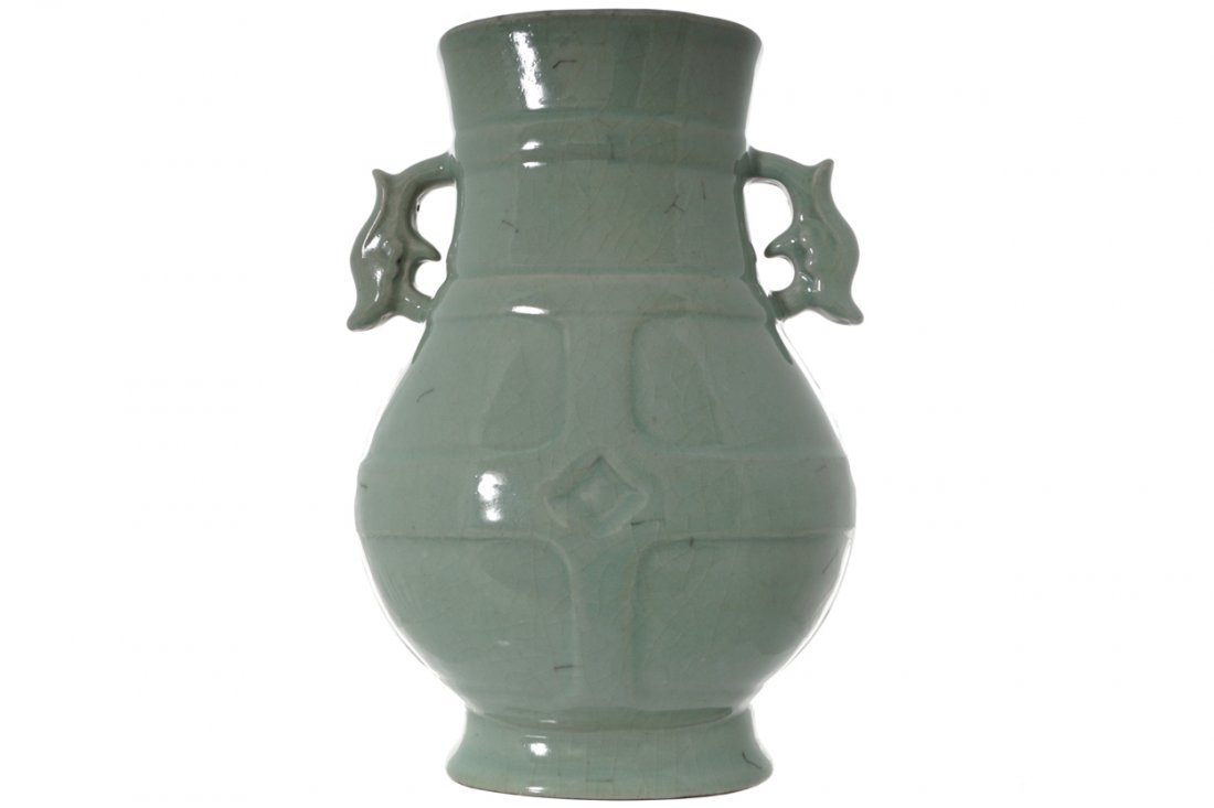 LARGE CHINESE GUAN-TYPE HU-FORM VASE (1 of 6)